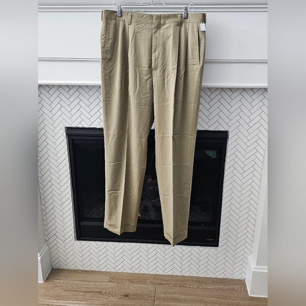 Roundtree and Yorke Men's Dress Pants, Cuffed Hem, EUC, Size: W 36" L 32"